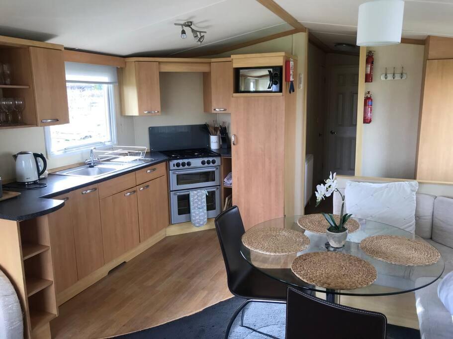 Plum Tree Lodge Set in 2 acres of Private Land - Housity