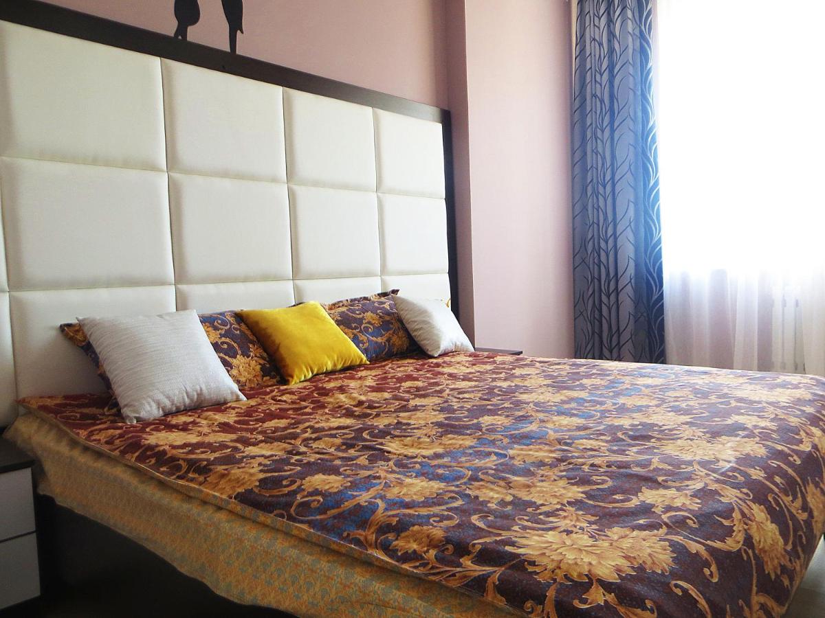 Yellow apartment in the center of Bishkek - Housity