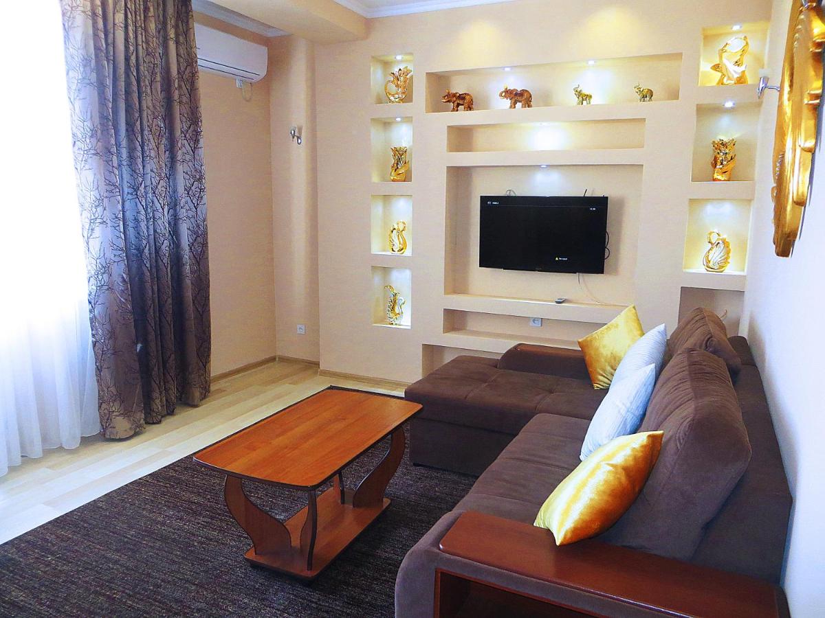 Yellow apartment in the center of Bishkek - Housity
