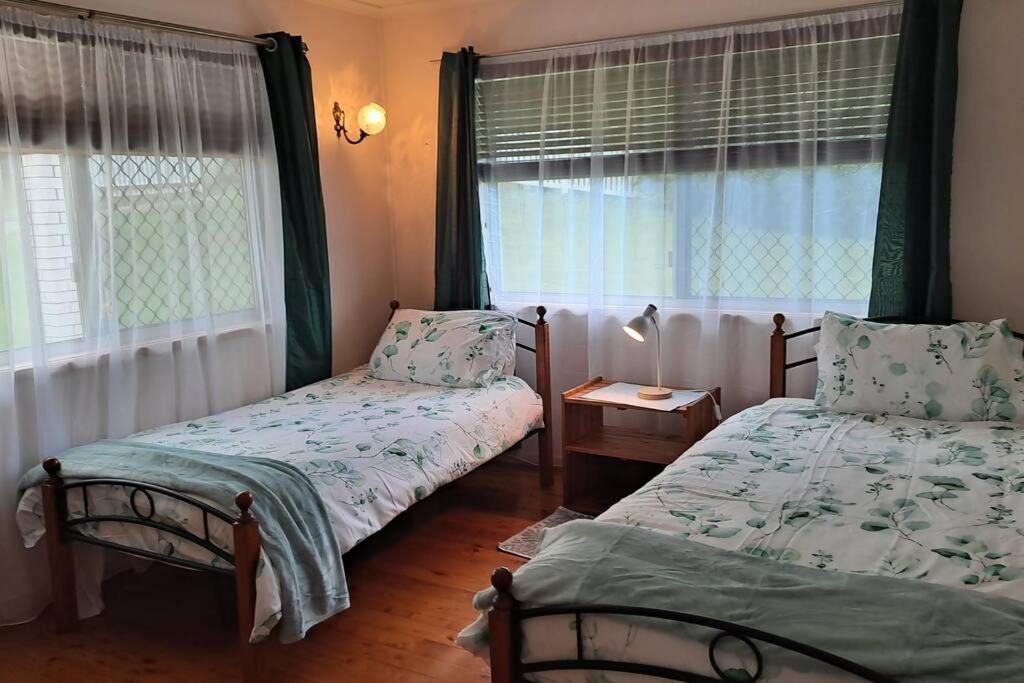 Entire 3 bdrm Cottage just off Gallery Walk Mt Tambo - Housity