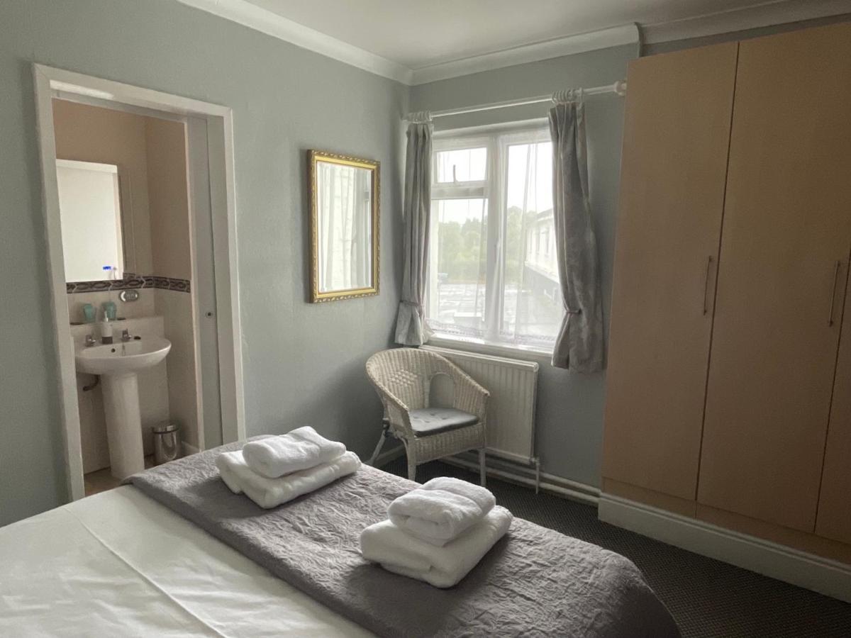 The Paddocks Hotel - Housity