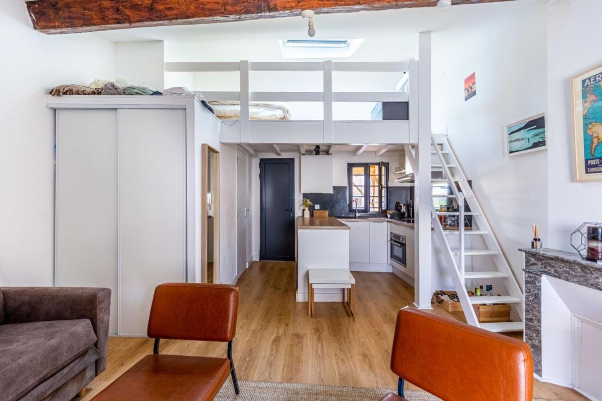 GuestReady - Cozy Mezzanine Apartment - City Center - Housity