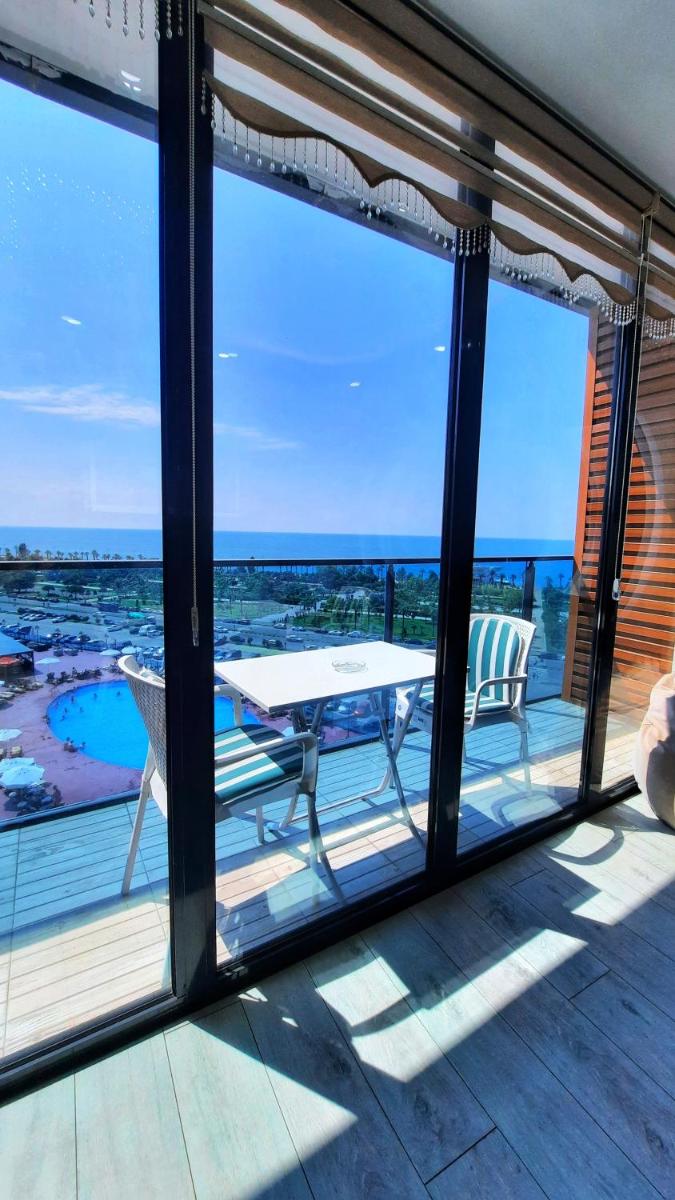 Sea View Metro City Appartment - Housity