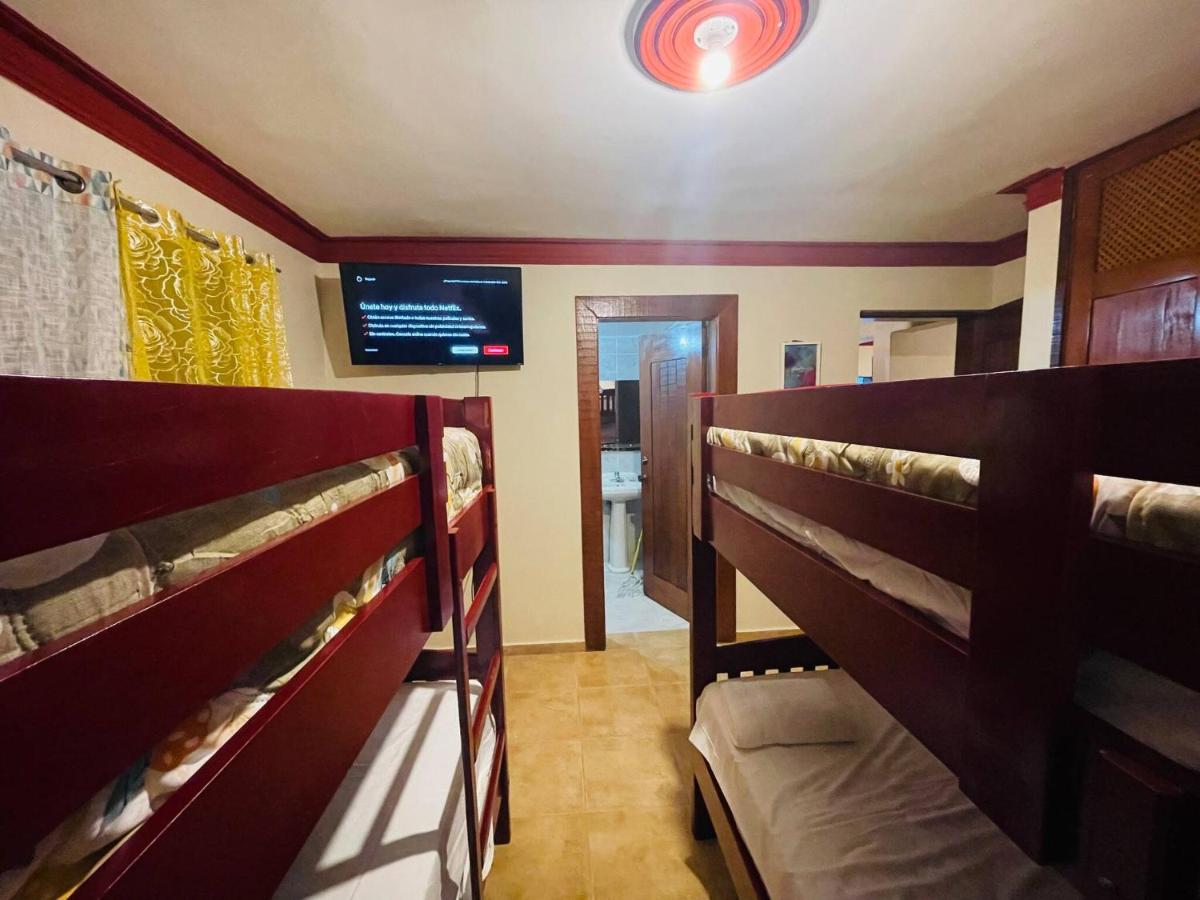 Lovely 2 Bedroom Condo With Pool And Hot Water - Housity