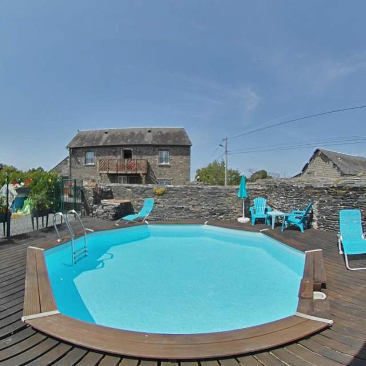 4 bed barn sleeps 8 private pool Chattemoue Javron - Housity