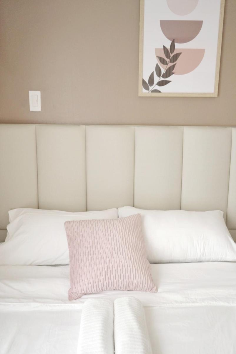 Quince Studio w/ Balcony Orochi Staycation PH at Loop Tower CDO - Housity
