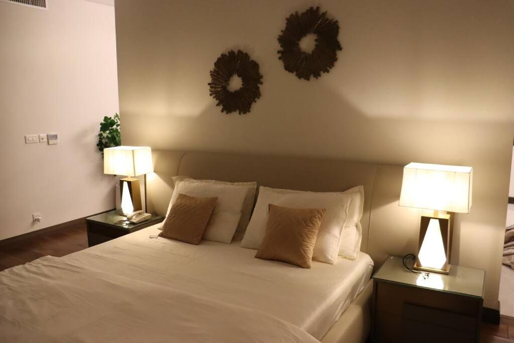 Living Sensory 1-bed rental apartment unit with Pool - Housity