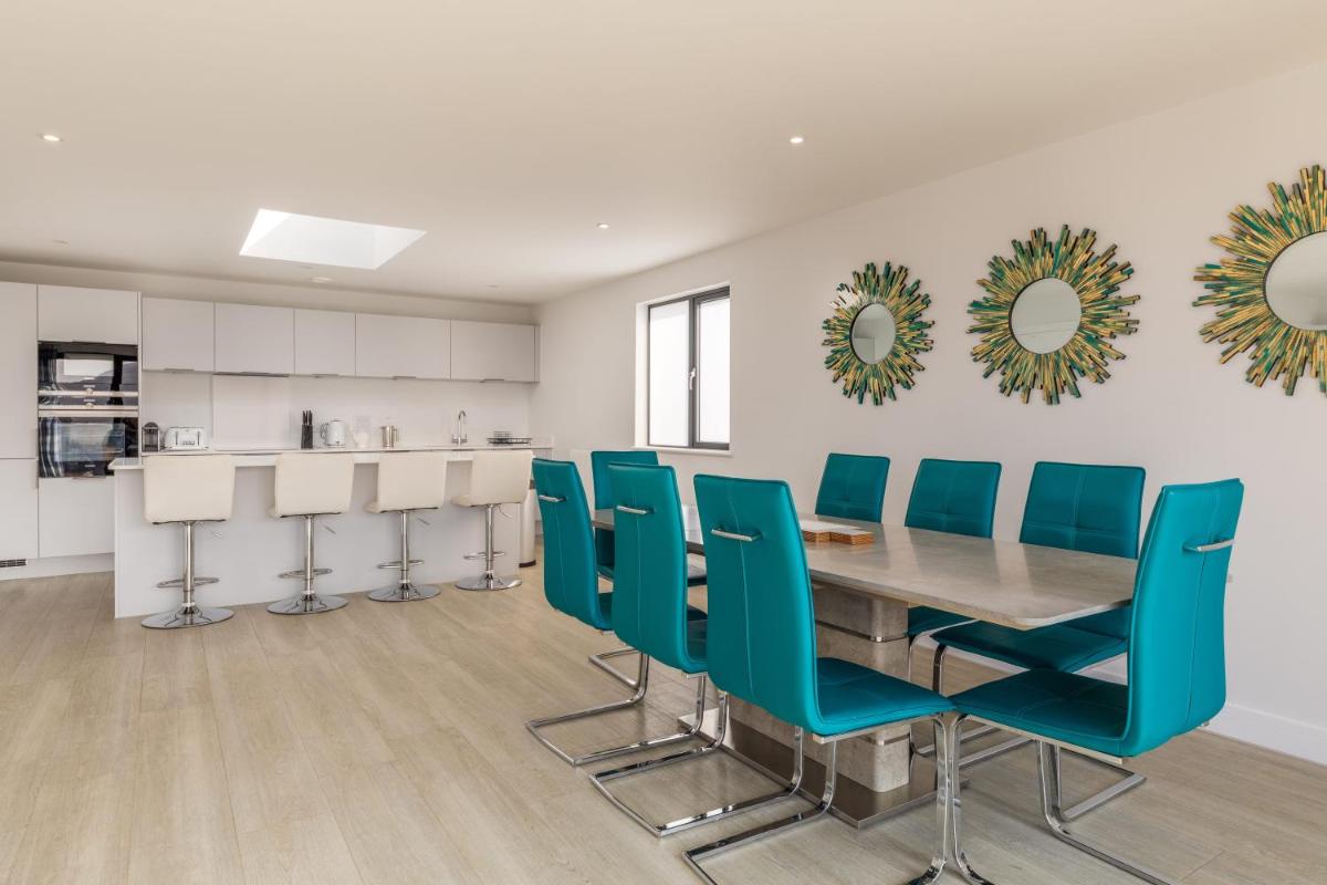 8 Challacombe - Luxury Apartment at Byron Woolacombe, only 4 minute walk to Woolacombe Beach! - Housity