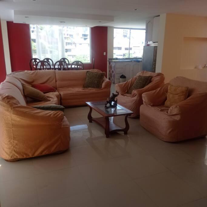 Hermoso departamento totalmente amoblado. Ambato - Housity