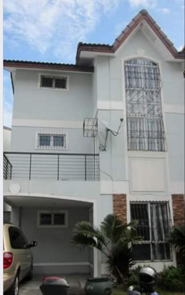 House and Lot for Rent at Ridgecrest Subdivision in Molino IV,Bacoor,Cavite - Housity
