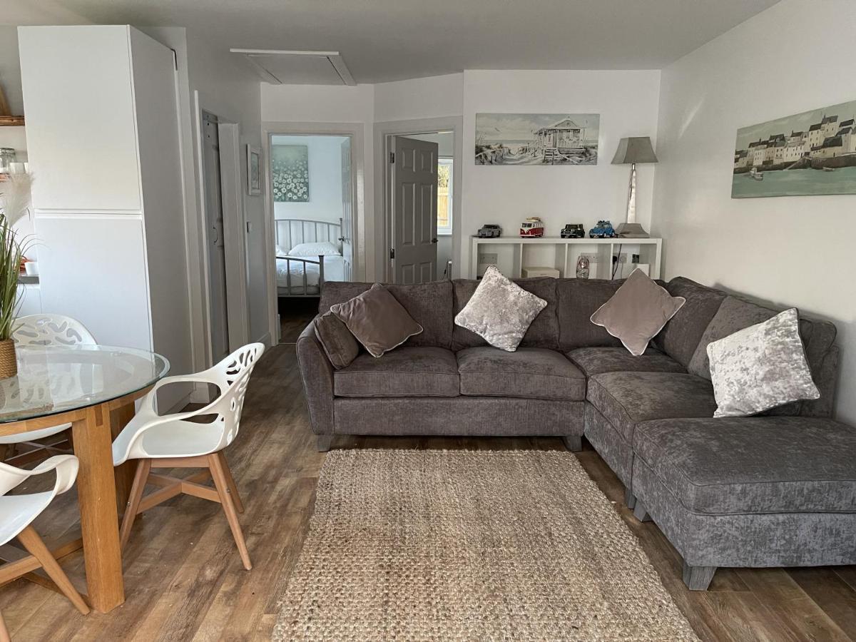 Relaxing 2 Bedroom Garden Cottage - Housity