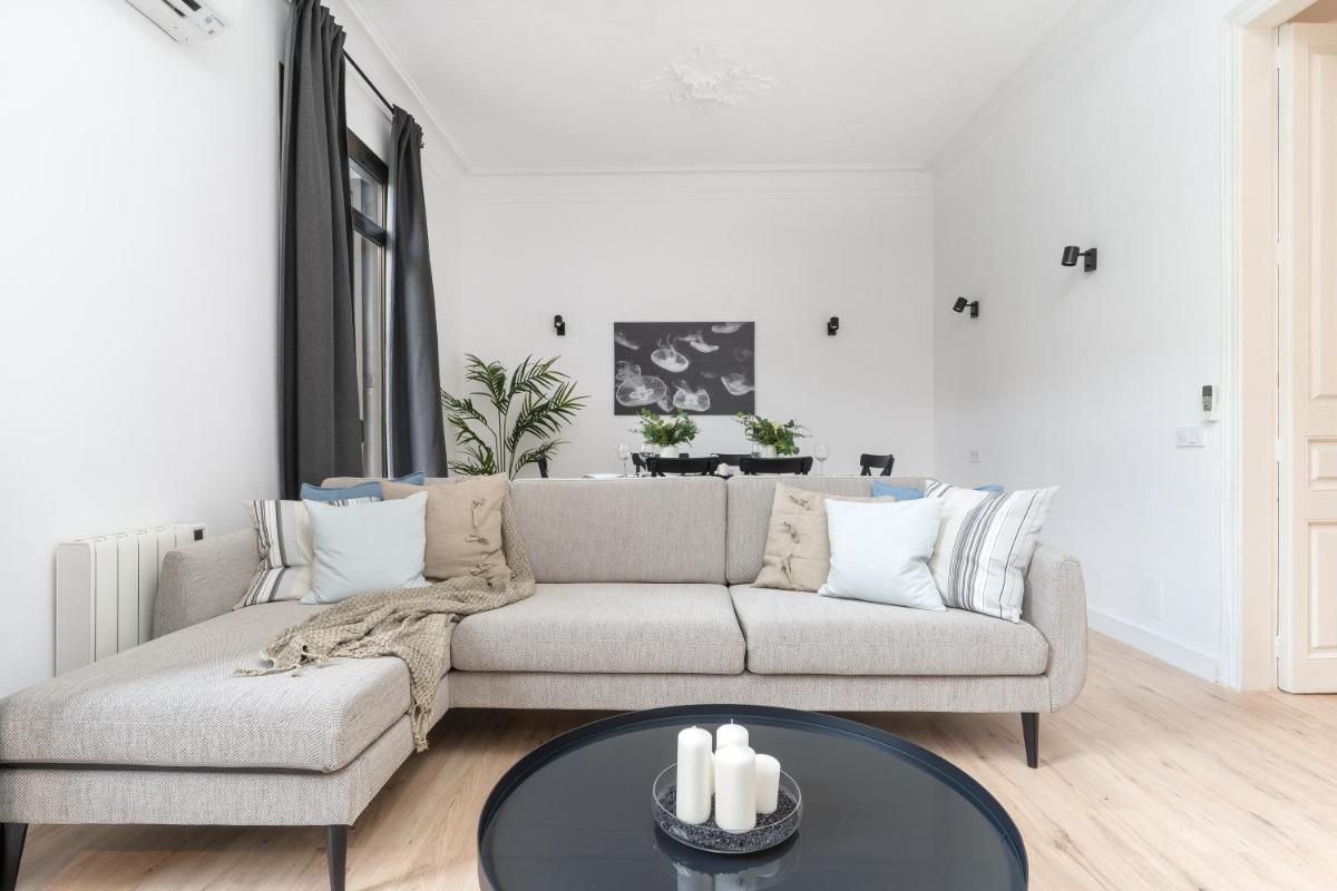 5BR - 3BH LUXURY APARTMENT in the CITY CENTER - Housity