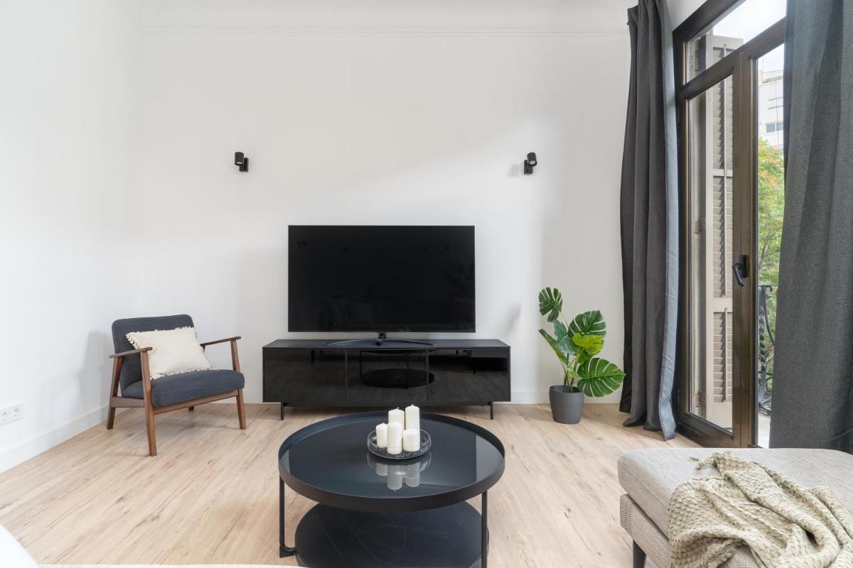 5BR - 3BH LUXURY APARTMENT in the CITY CENTER - Housity