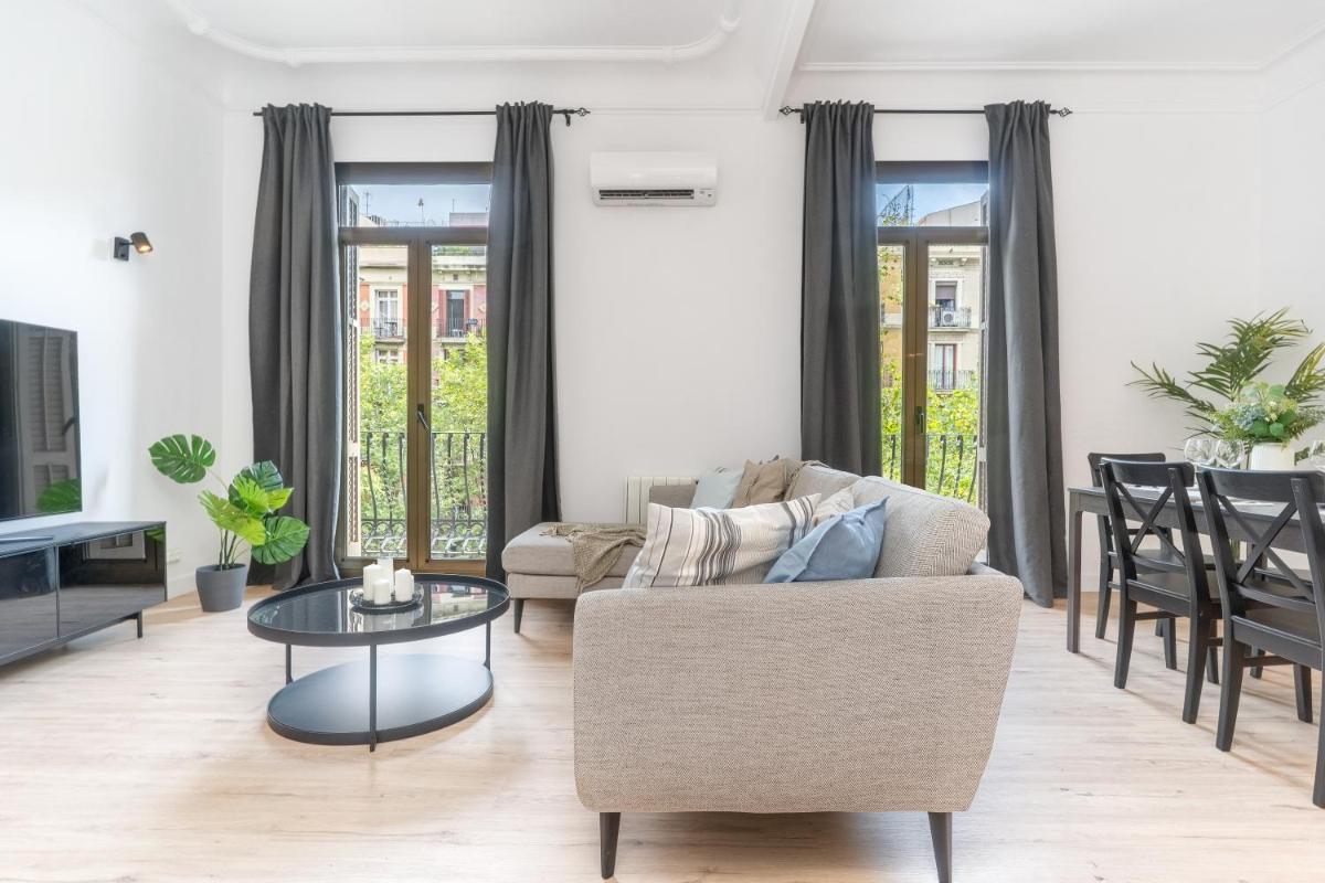 5BR - 3BH LUXURY APARTMENT in the CITY CENTER - Housity