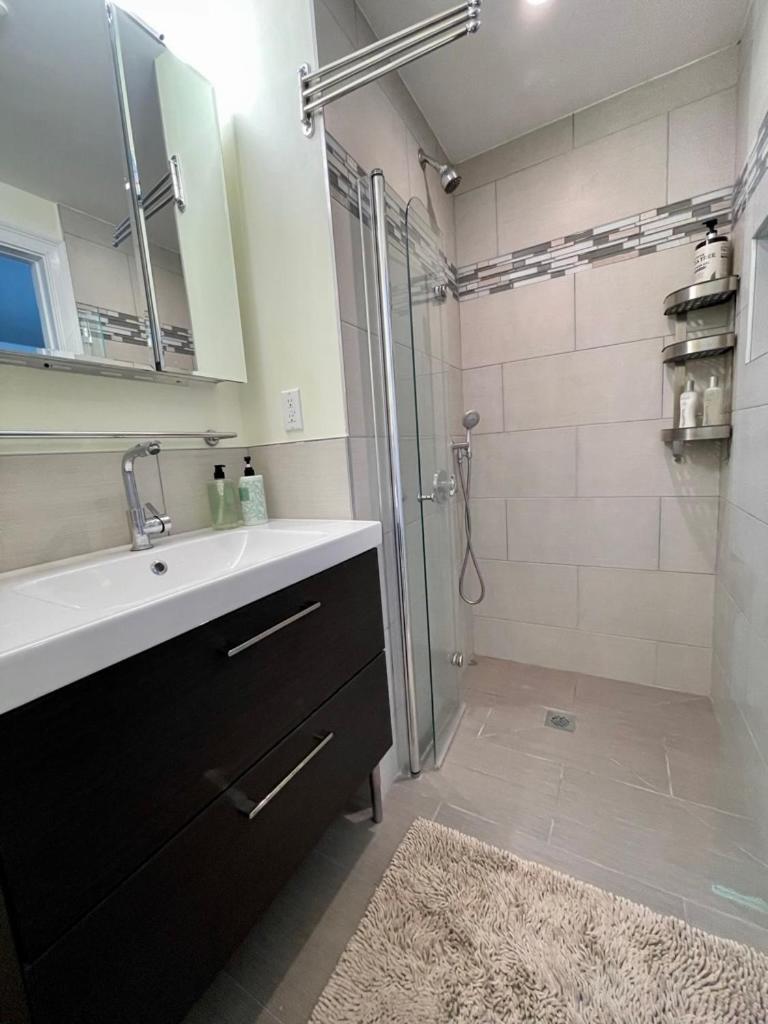 Amory Place, Central Cambridge, Walk to Harvard, MIT, Central, Subway, Book Now!! - Housity