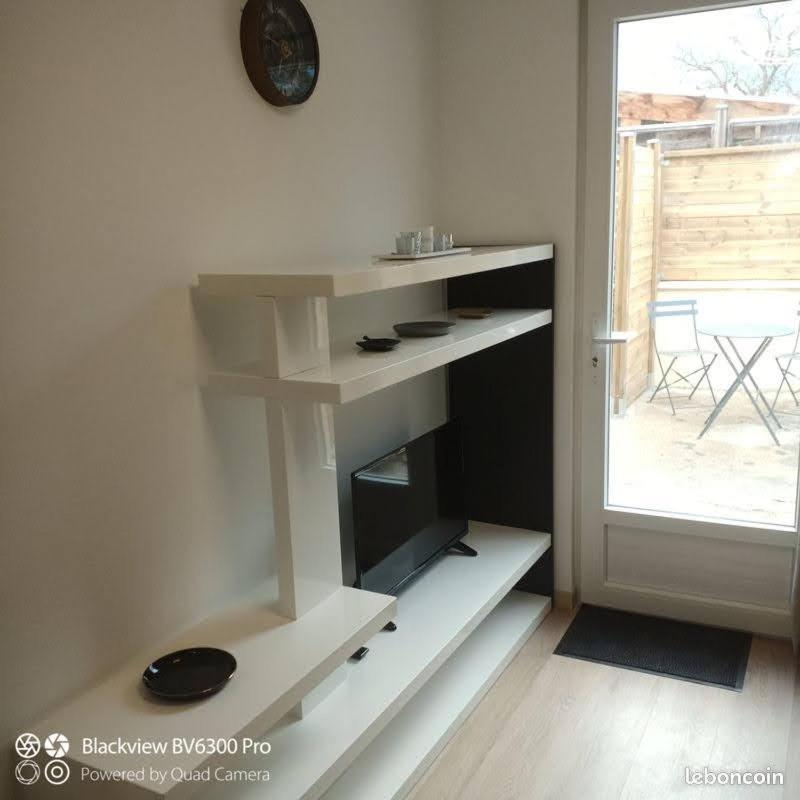 Joli STUDIO MEUBLE 16m2 avec terrasse 10m2 - Housity