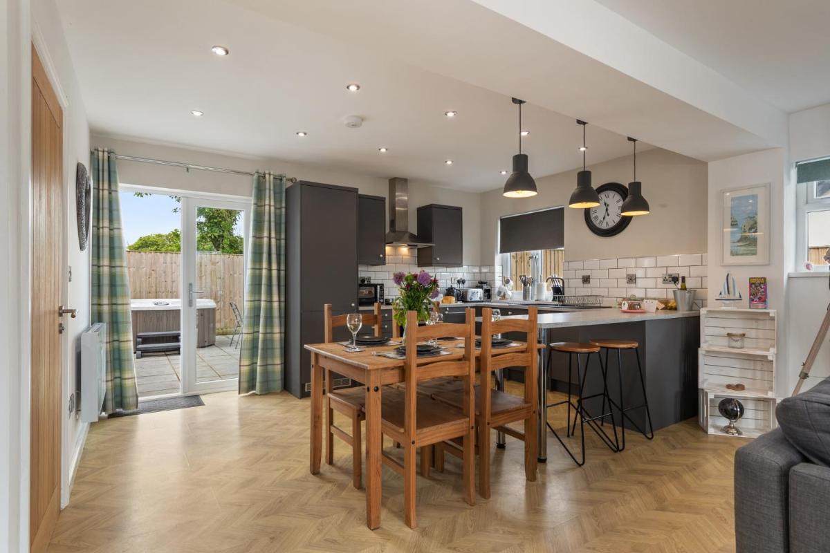 Acorn Cottage - Housity