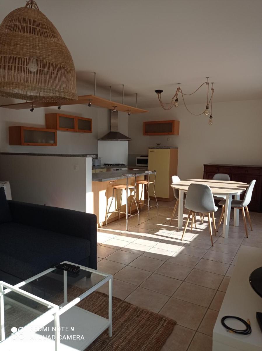 Grand T3 75m2 Très Lumineux (5min Parc Montjuzet) - Housity