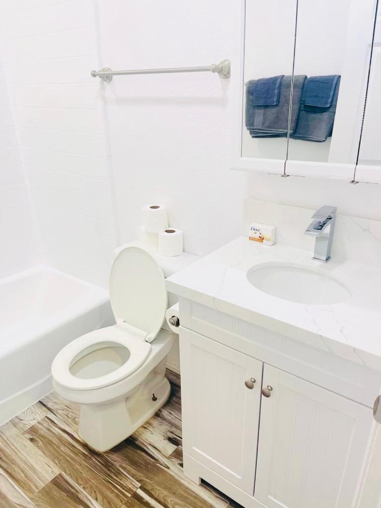 Suitetrails - Charming 2 Bedroom Apartment Near Universal Studios and NoHo West