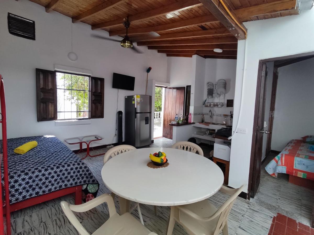 Cabaña 52 en la Aldea Doradal Santorini Colombiano - Housity