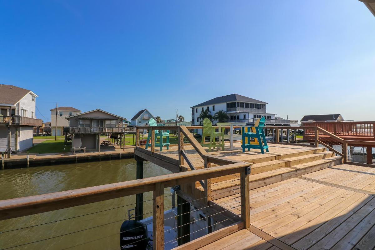 Come Stay - and Sail Away - at this Lovely Canal Home - Housity