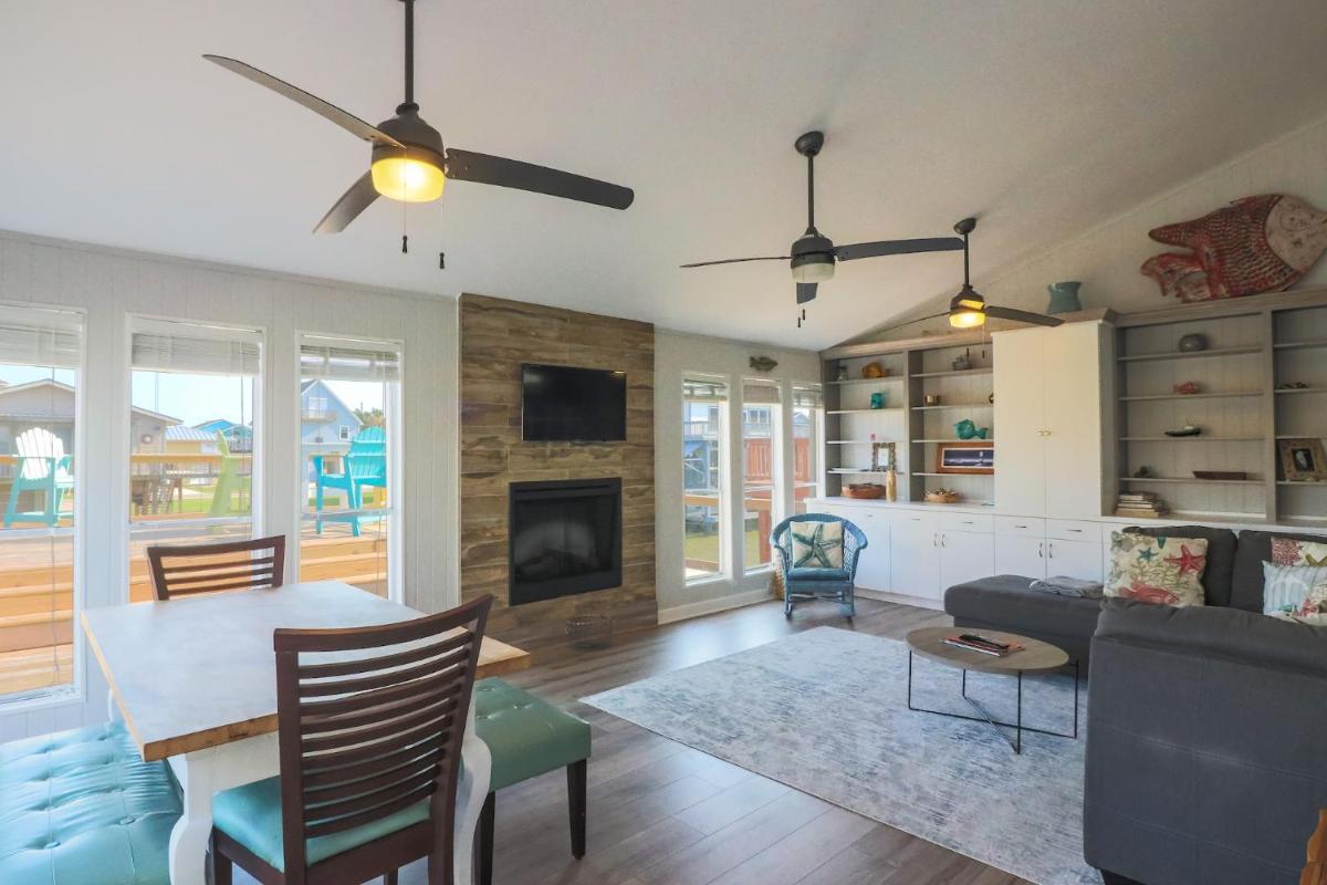 Come Stay - and Sail Away - at this Lovely Canal Home - Housity