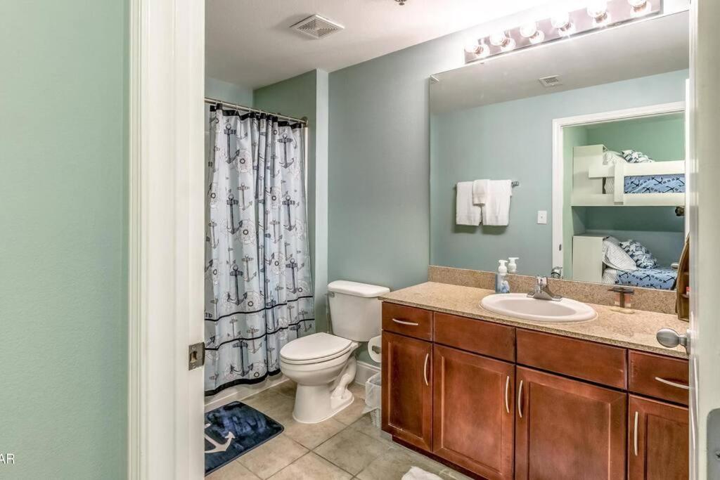 Cozy & Spacious Lake Town condo accommodates 6 - Housity