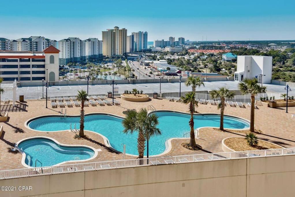 Cozy & Spacious Lake Town condo accommodates 6 - Housity