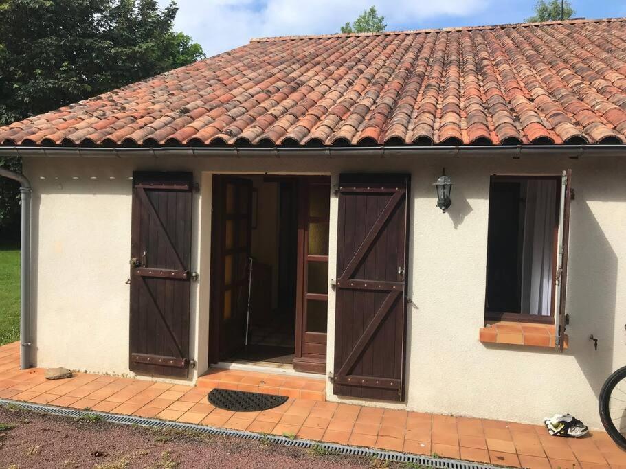 Suitetrails - Countryside Home with Private Pond and Forest.