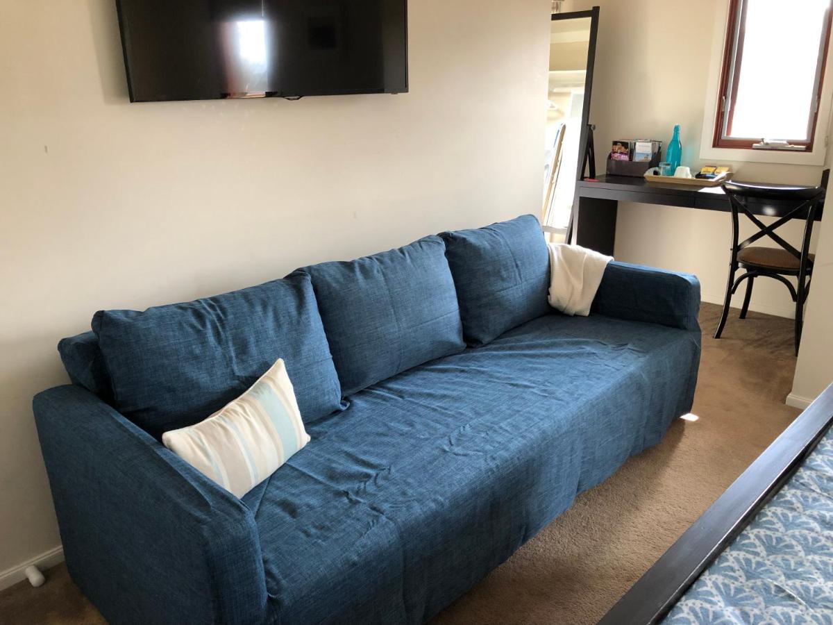5 Star Room with own Bathroom - Singles, Couples, Families or Executives - Housity