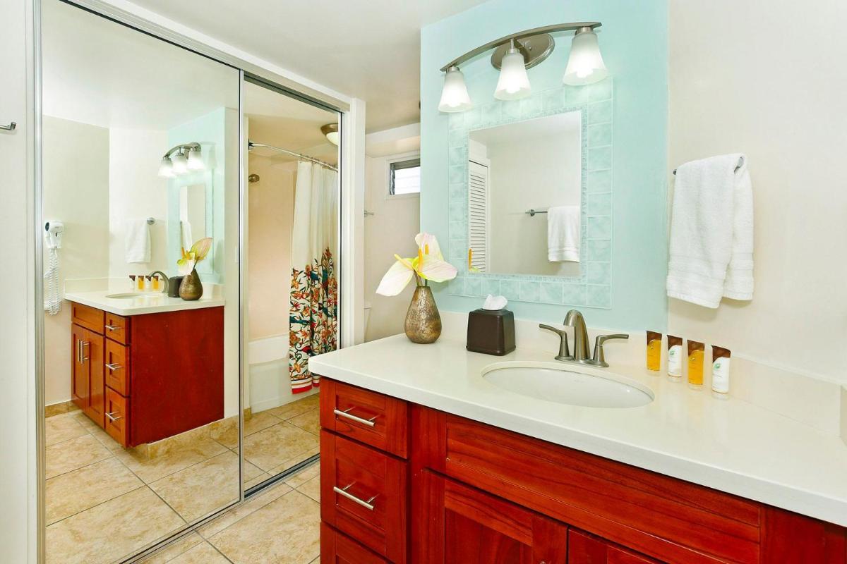 Waikiki Shore #1304 - Housity