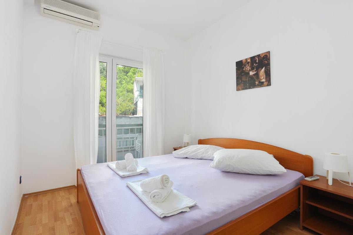 Apartments by the sea Podgora, Makarska - 18918 - Hizvo