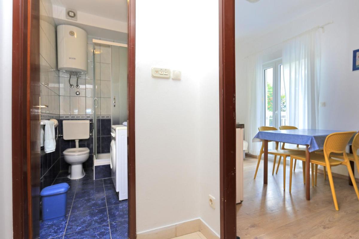 Apartments by the sea Podgora, Makarska - 18918 - Hizvo