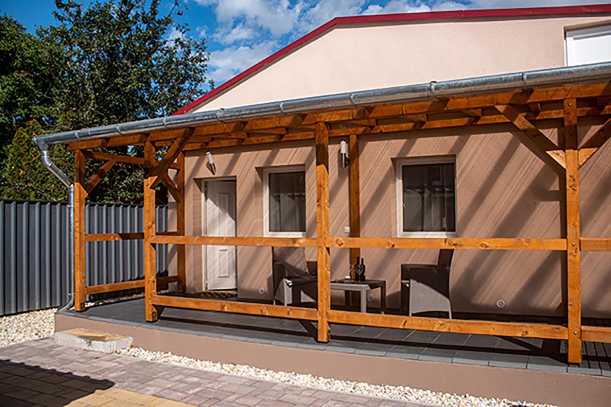 SárvárLAK Apartmanház - Housity