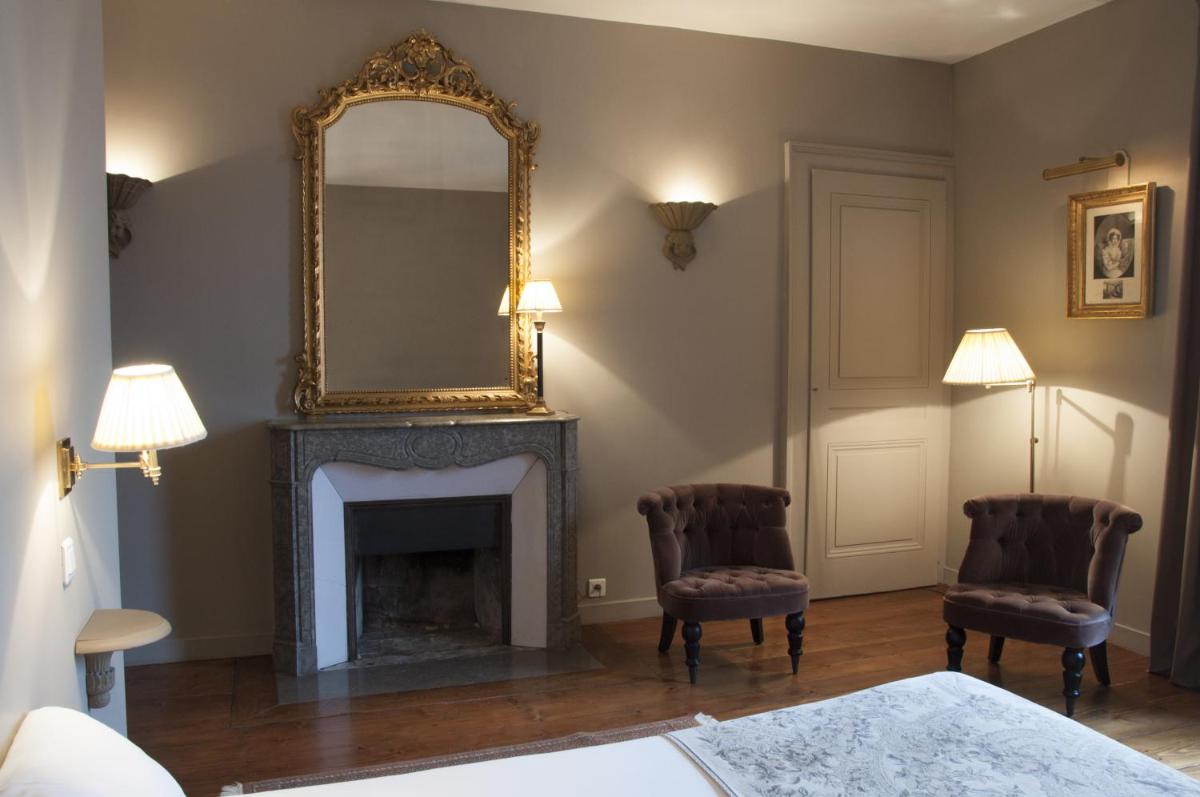 Coin salon dans l'établissement Hôtel Restaurant Spa Le Sauvage