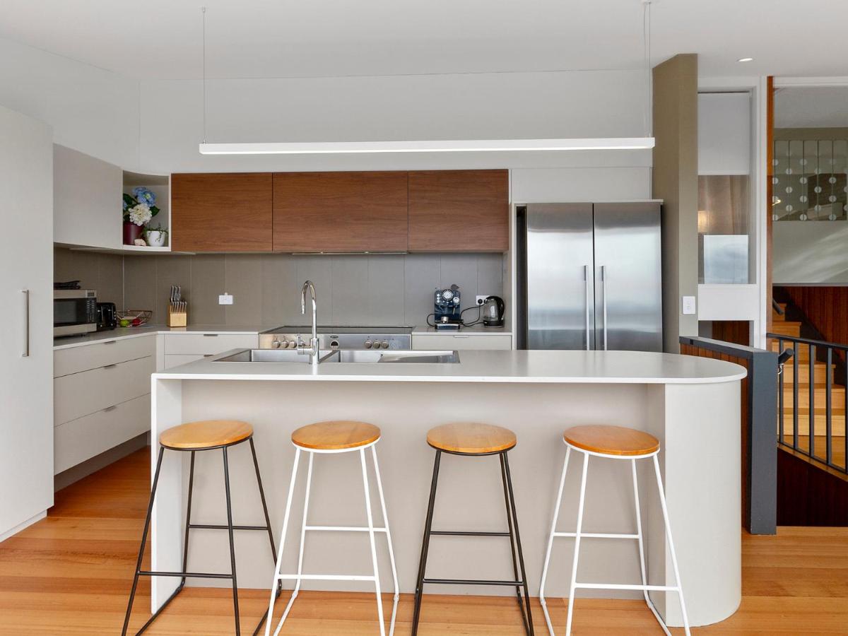 Suitetrails - Spectacular Views - 5 Bedroom House and Unit - Free Parking - Free WIFI