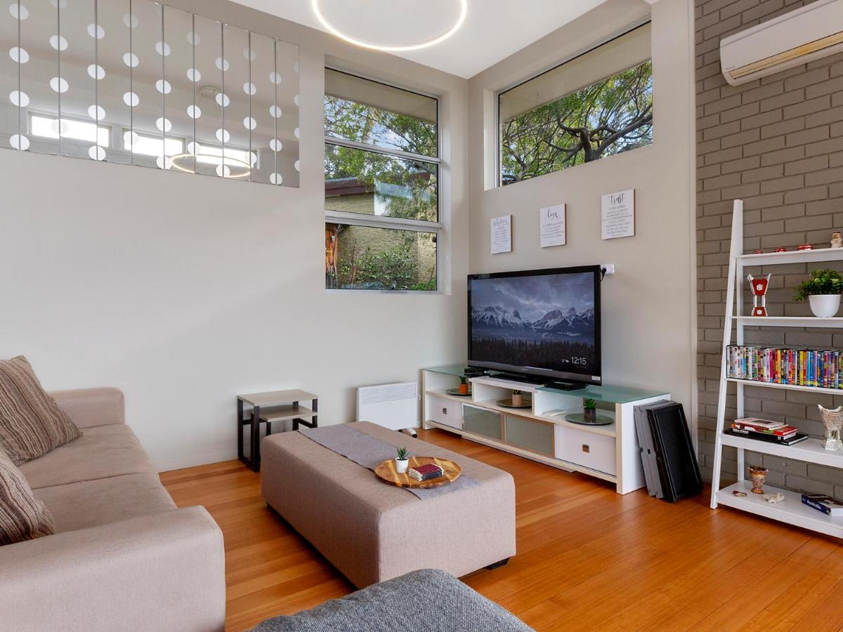Suitetrails - Spectacular Views - 5 Bedroom House and Unit - Free Parking - Free WIFI