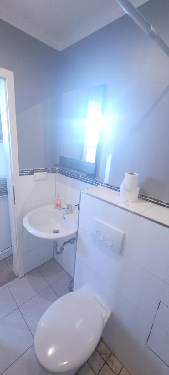 Apartment voll möbeliert mit Balkon - Housity