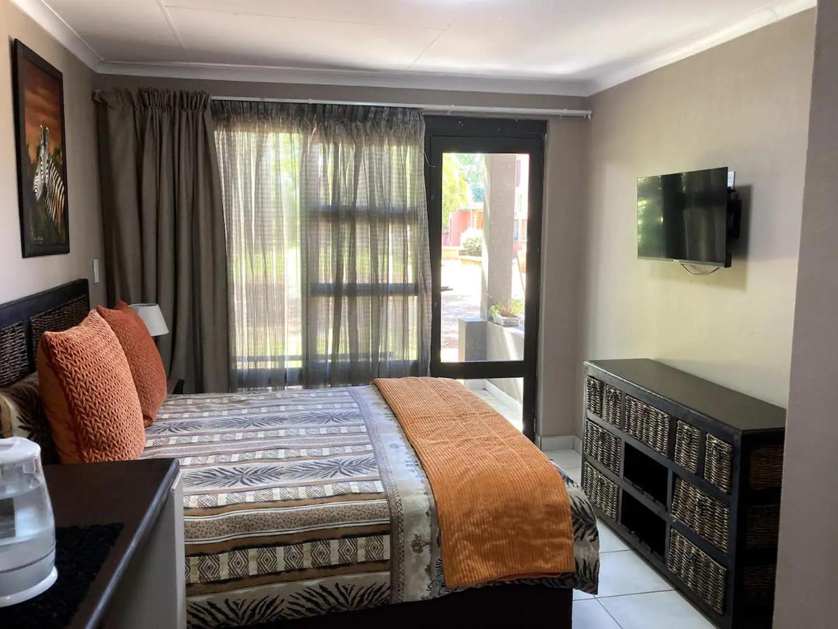 Haizum's Studio's - Housity