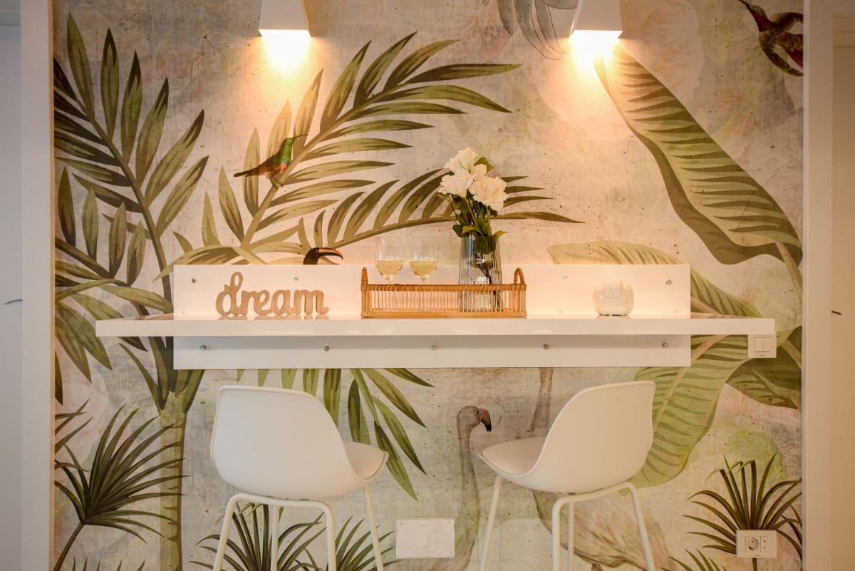Suitetrails - BIRDS OF PARADISE - Chic Apartment near Cismigiu