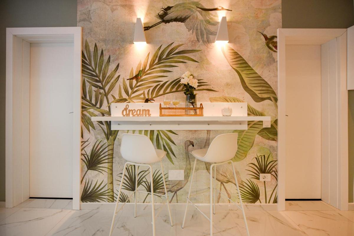 Suitetrails - BIRDS OF PARADISE - Chic Apartment near Cismigiu