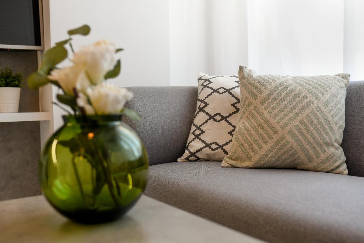 Suitetrails - BIRDS OF PARADISE - Chic Apartment near Cismigiu