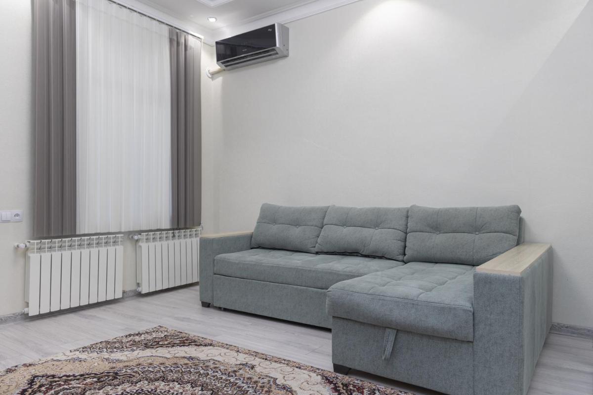 Uiutnyi novyi dom v tsentre goroda 2022 s parkovkoi dlia avto - Housity