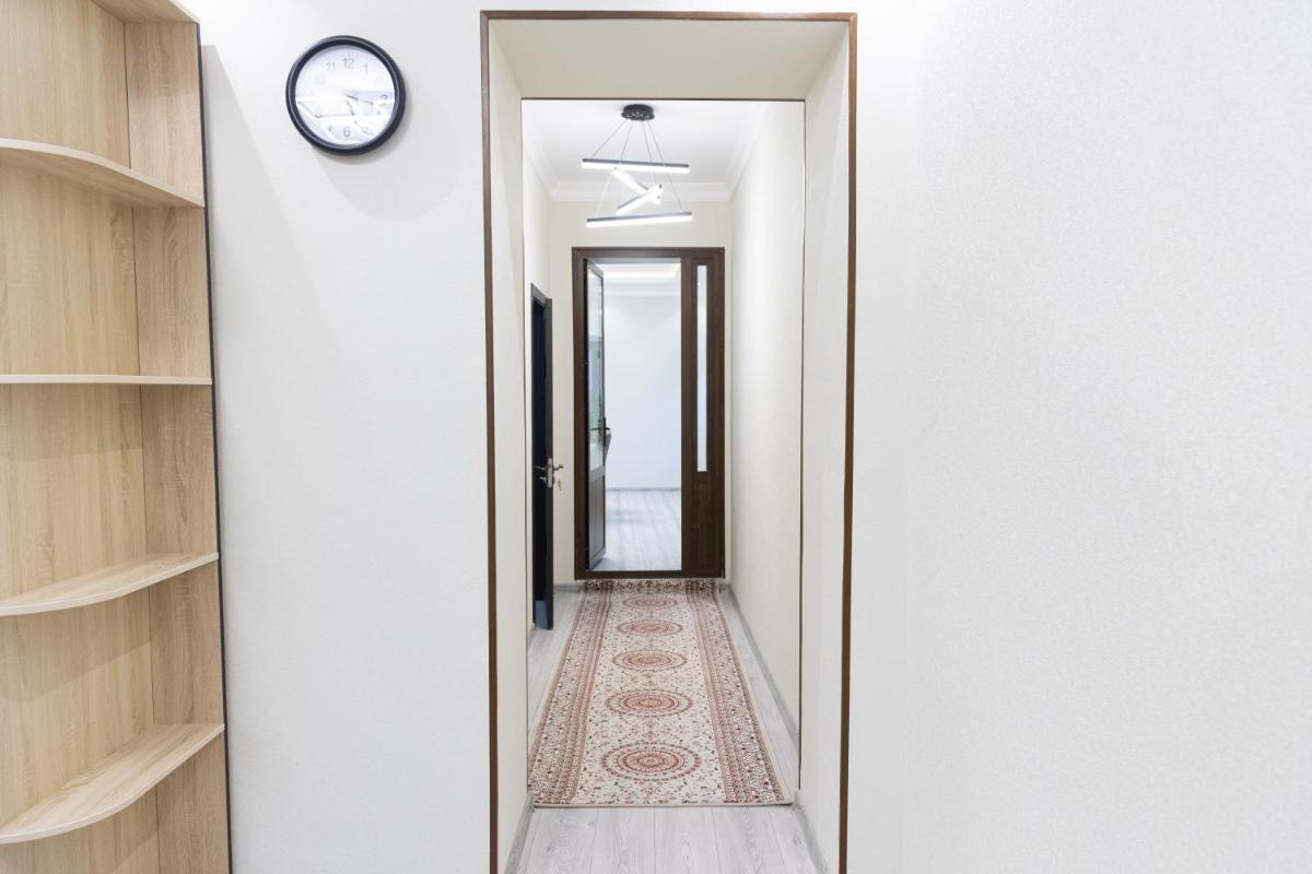 Uiutnyi novyi dom v tsentre goroda 2022 s parkovkoi dlia avto - Housity