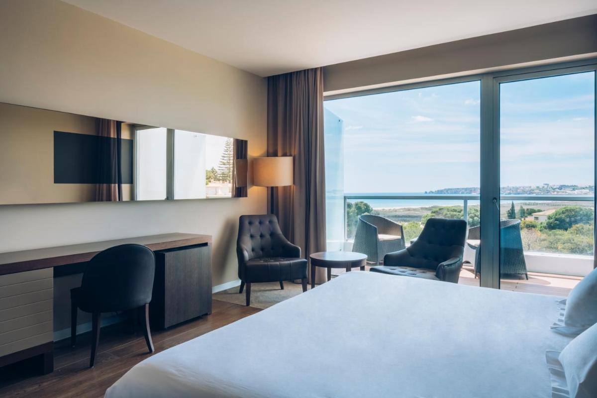 Uma cama ou camas num quarto em Iberostar Selection Lagos Algarve
