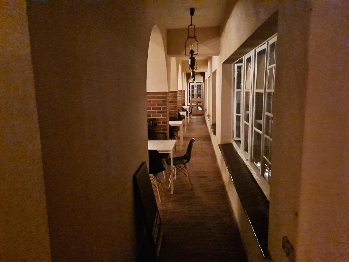 Hotel Zajazd Kultury, dawniej Pocztowy - Housity