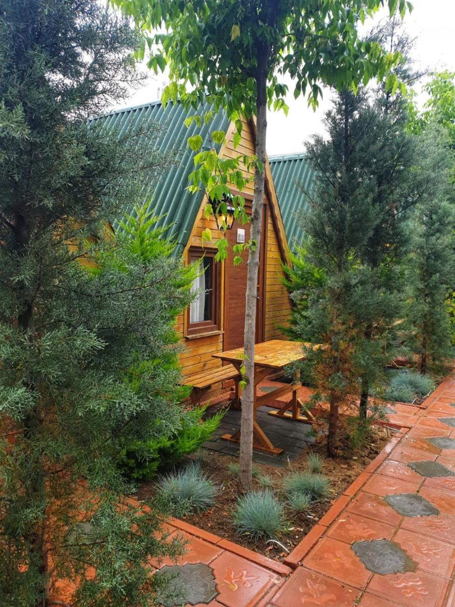 Suitetrails - Bungalow with Shared Garden near Beach