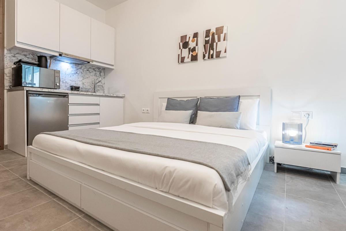 Phaedrus Living: City Center Executive Flat Stadiou - Housity