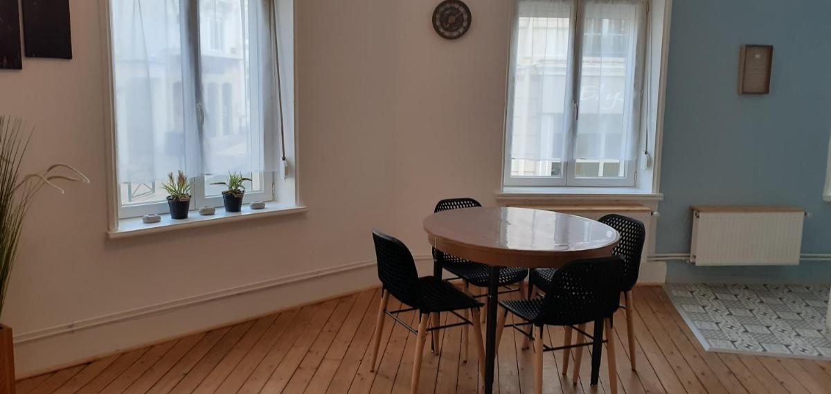 Studio 30 m2 refait à neuf idéalement situé centre ville et plage - Housity