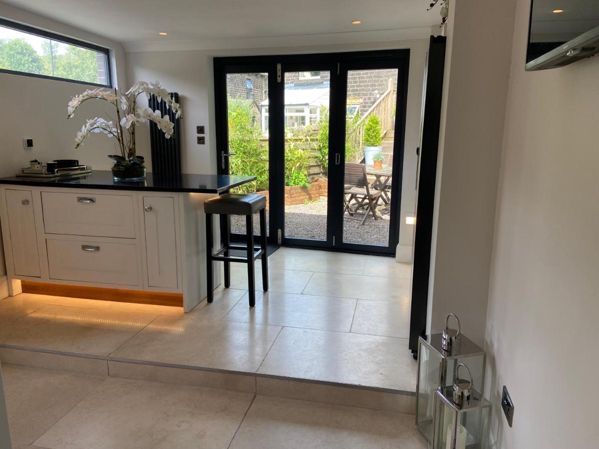 Wool Road Cottage, Saddleworth - Housity